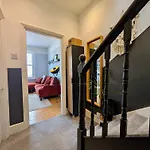 Charming And Modern Flat In Wimbledon