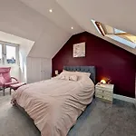 Charming And Modern Flat In Wimbledon